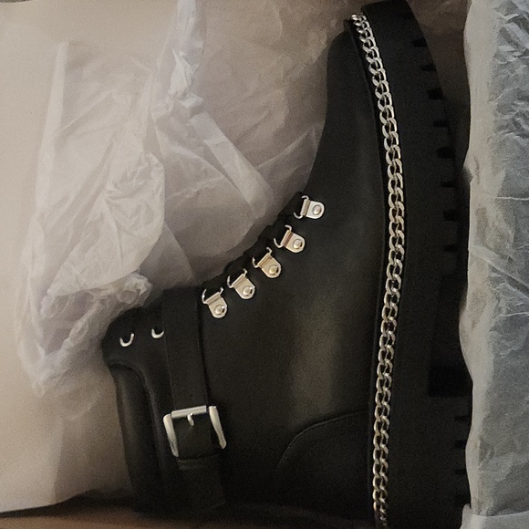 BLACK BOOTS - Picture 1 of 4